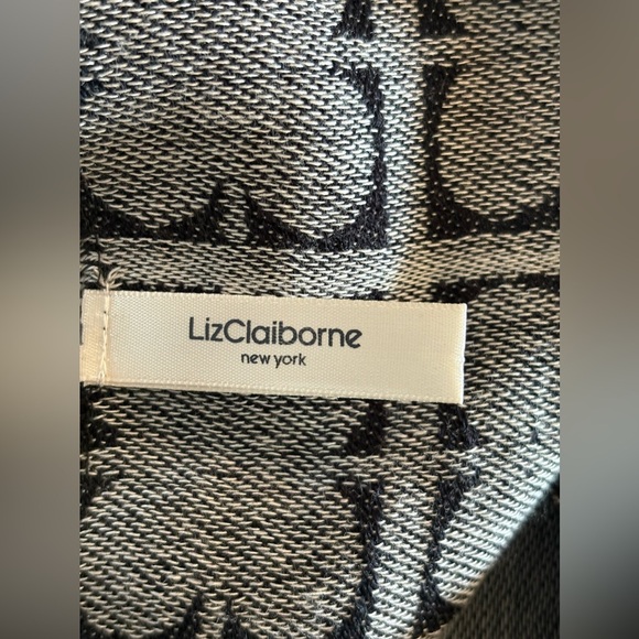 Liz Claiborne long scarf - Picture 3 of 6